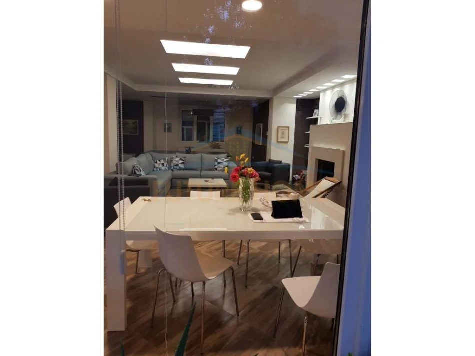 Durres, shitet Vile 3 Katshe Kati 0, 438 m² 750.000 € (gjiri i lalezit)