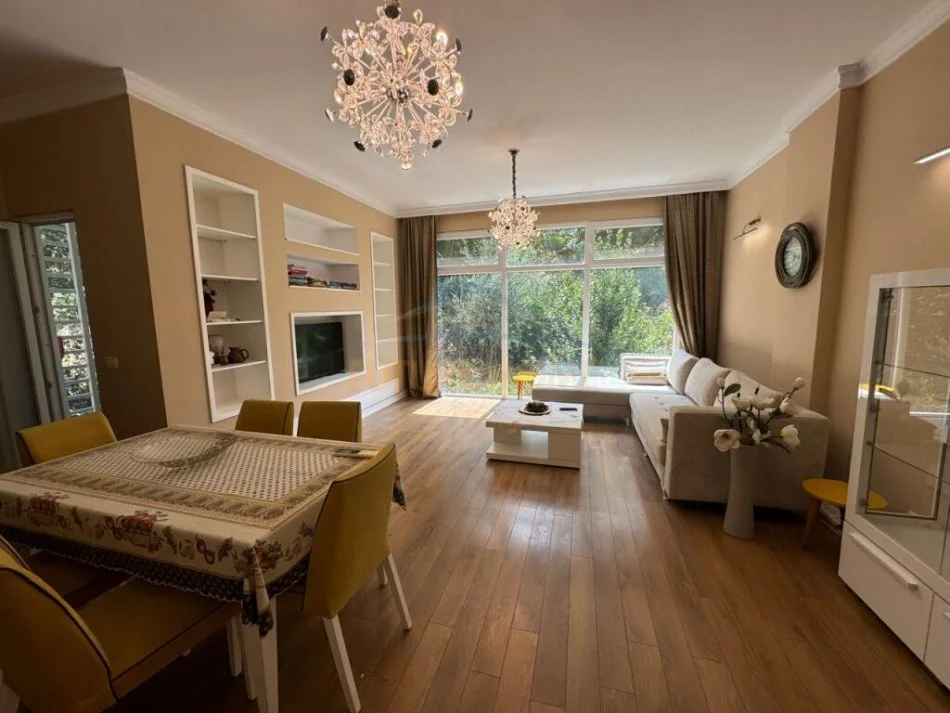 Tirane, jepet me qera apartament 2+1 Kati 3, 100 m² 850 € (Liqeni i Thate)