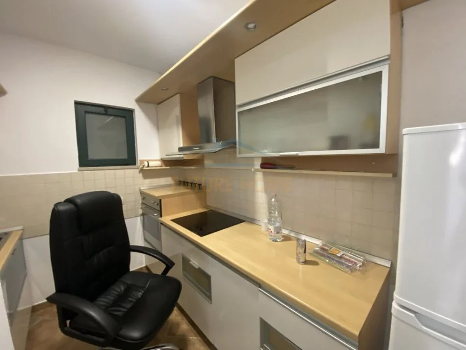 Tirane, shitet ambjent biznesi Kati 6, 85 m² 30.000 € (Blloku)