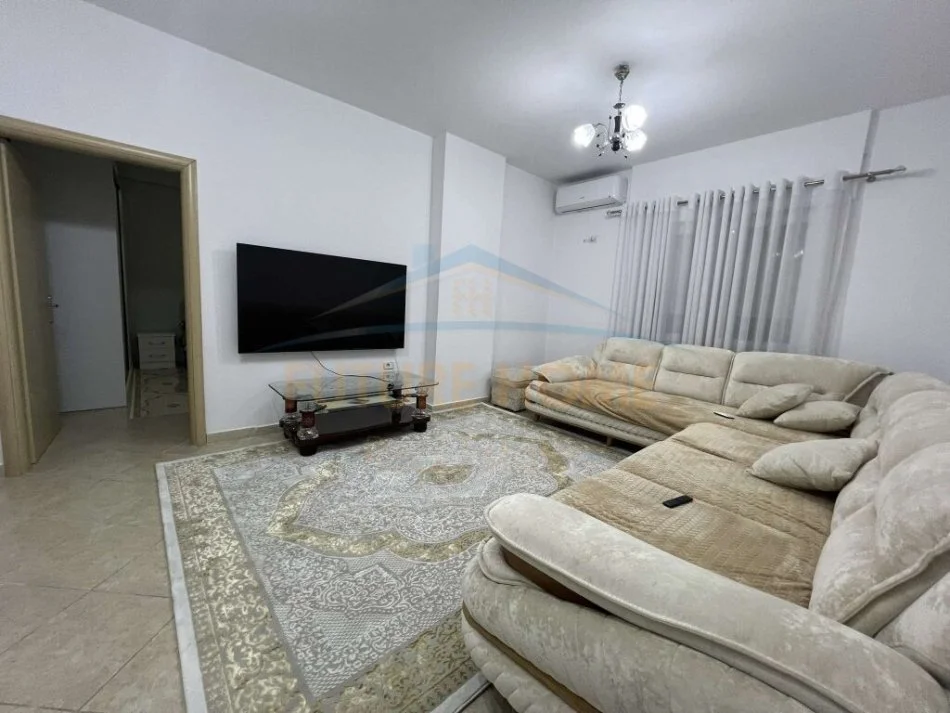 Tirane, jepet me qera apartament 2+1+Ballkon Kati 3, 115 m² 600 € (Kodra e Diellit)