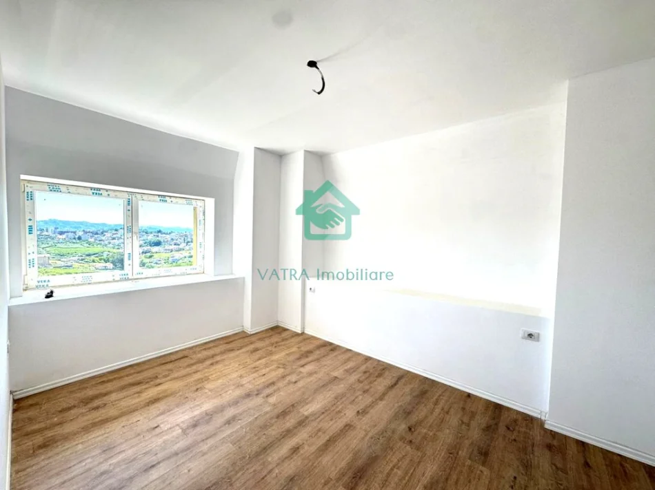 Tirane, shitet apartament 2+1 Kati 4, 95 m² 160.000 € (Liqeni i Farkës)