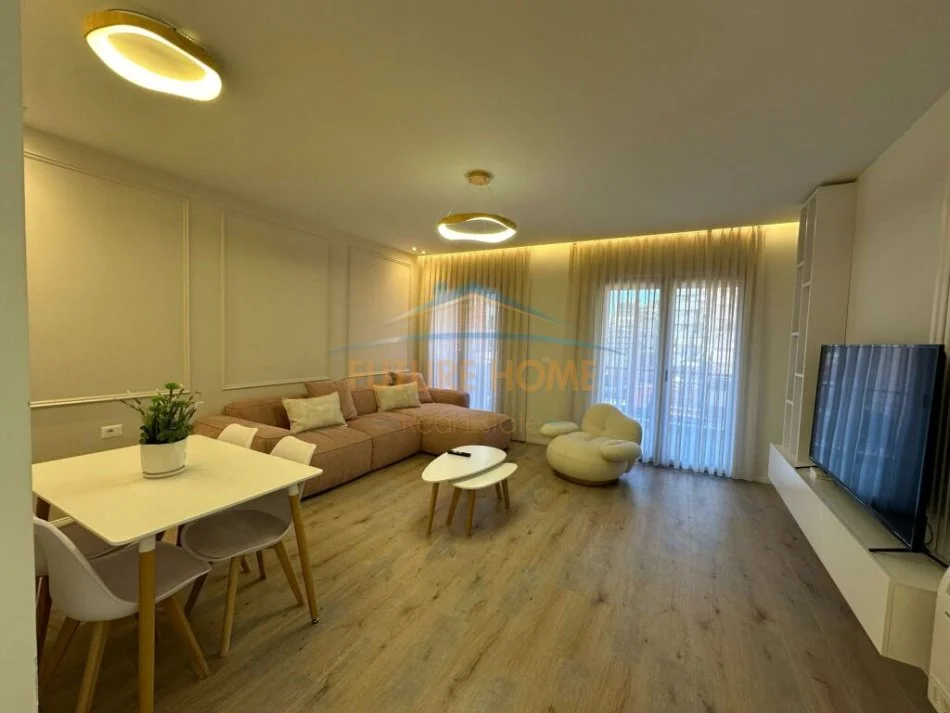 Tirane, jepet me qera apartament 2+1+Ballkon+Post Parkimi,  Kati 4, 119 m² 1.350 € (Kompleksi Deliorgji)