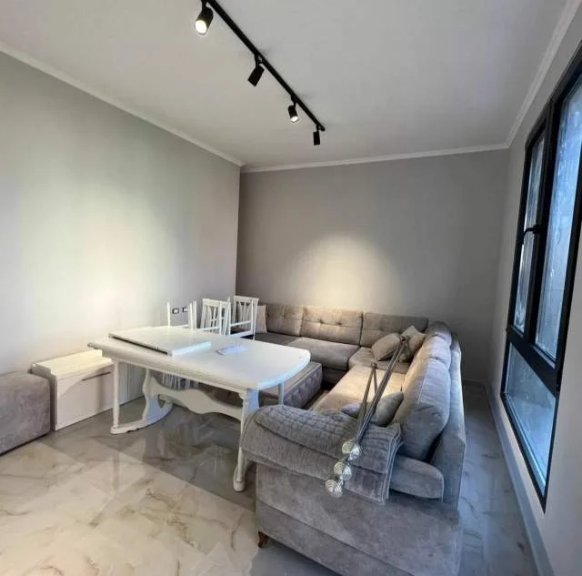 Shqiperi, jepet me qera apartament 2+1+BLK Kati 3, 110 m² 700 Euro (Rruga e Kavajes)