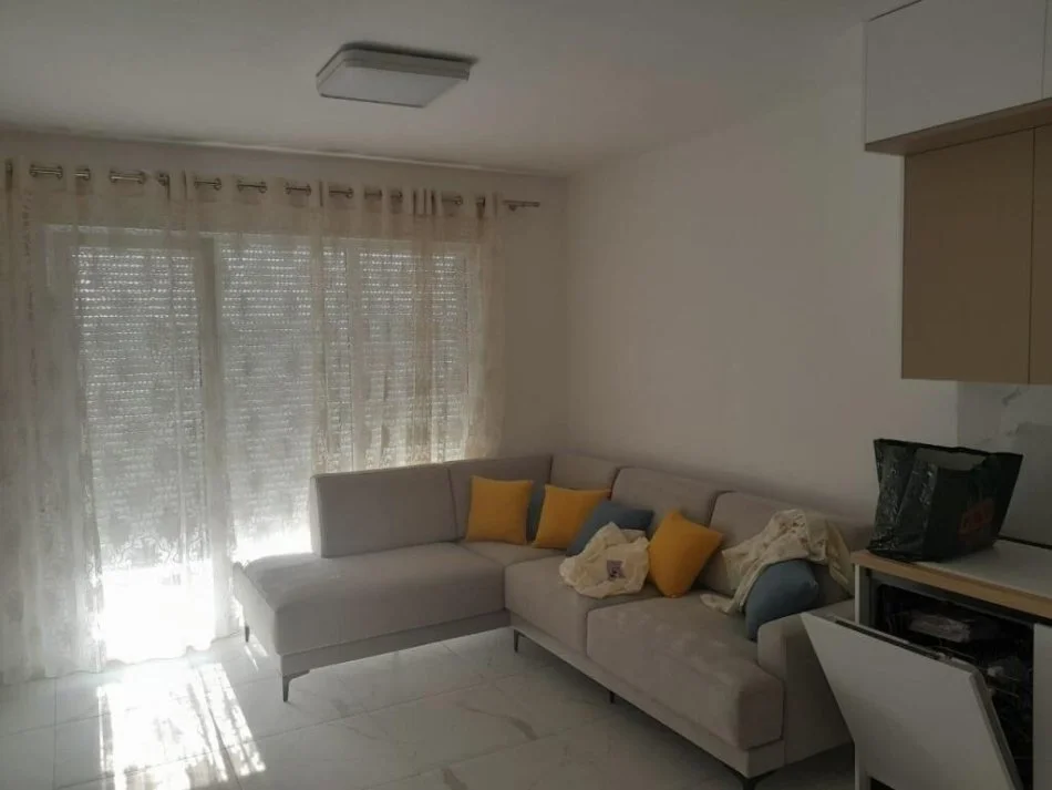 jepet me qera , 500 €