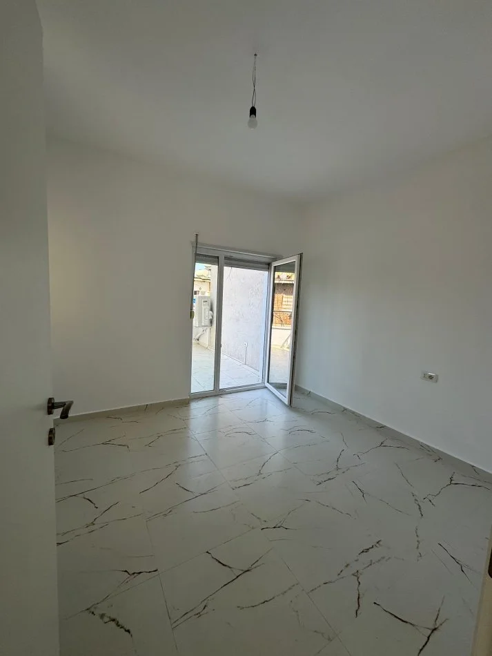 Tirane, jepet me qera apartament 2+1+Aneks+Ballkon Kati 3, 90 m² 850 € (qender)