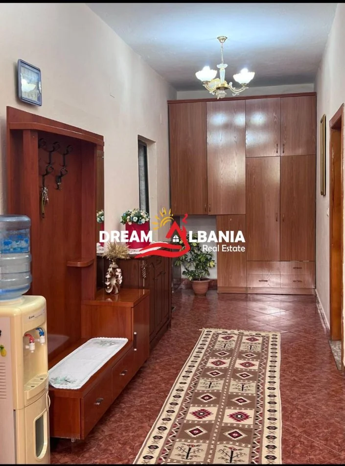Tirane, jepet me qera 2+1 Kati 1, 120 m² 510 € (në zonën e Laprakës)