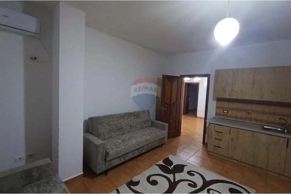 Tirane, jepet me qera apartament 3+1+Aneks+Ballkon Kati 3, 126 m² 500 € (Rruga Aleksander Mojsiu)