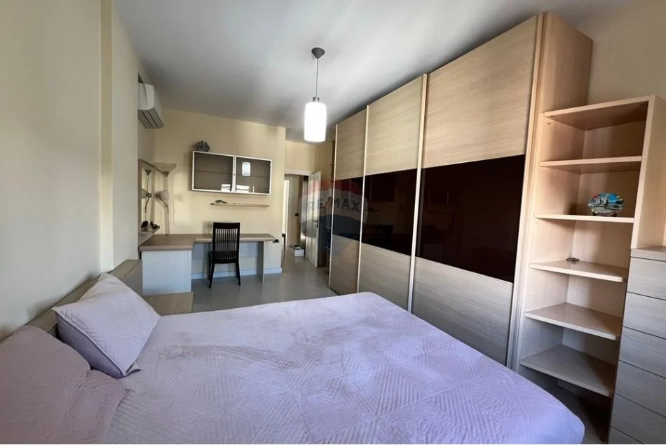 Tirane, jepet me qera apartament 2+1 , 850 € 