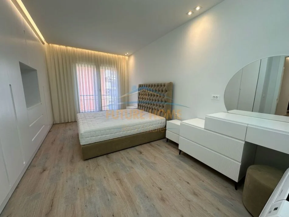 Tirane, jepet me qera apartament 2+1+Ballkon+Post Parkimi,  Kati 4, 119 m² 1.350 € (Kompleksi Deliorgji)