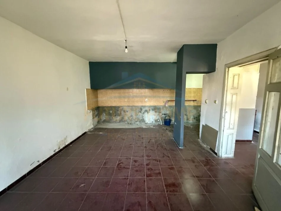 Korce, shitet ambjent biznesi Kati 0, 60 m² 135.000 € (pranë Zjarrfikëses, Korçë)