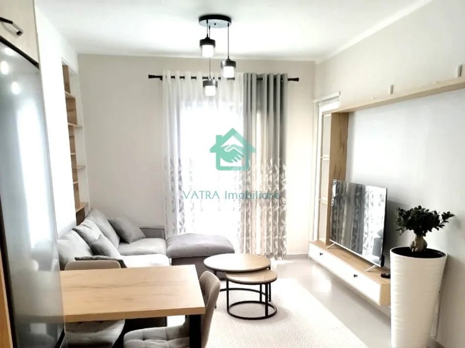 Tirane, jepet me qera apartament 1+1 Kati 7, 500 € (Univers City)
