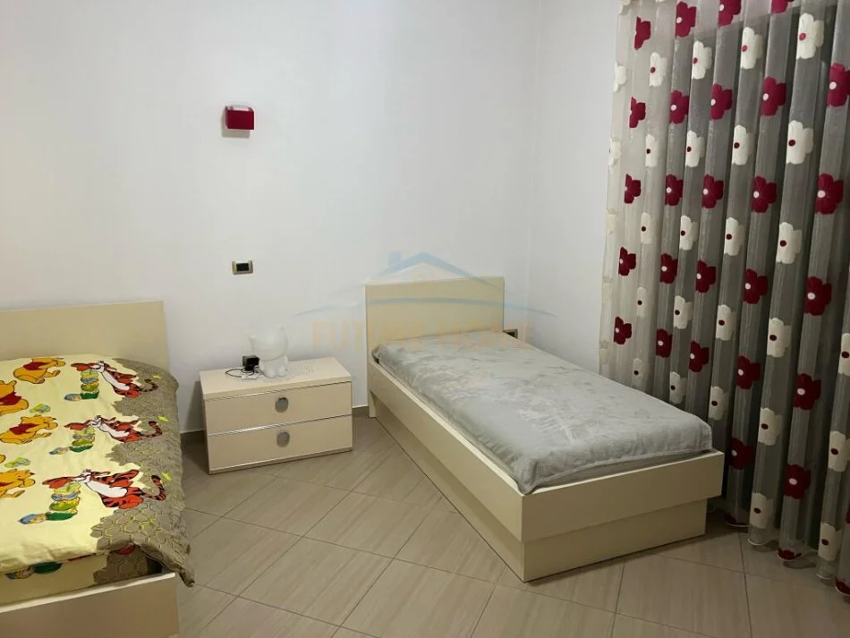 Tirane, jepet me qera Vile 4 Katshe, 480 m² 3.000 € (Porcelan)