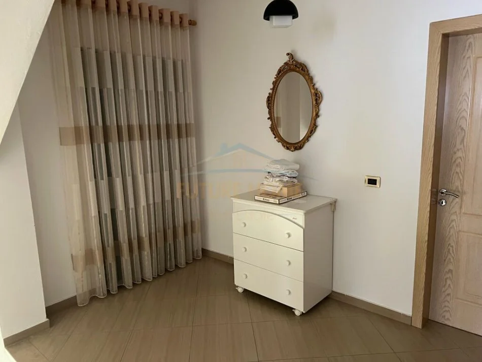 Tirane, jepet me qera Vile 4 Katshe, 480 m² 3.000 € (Porcelan)