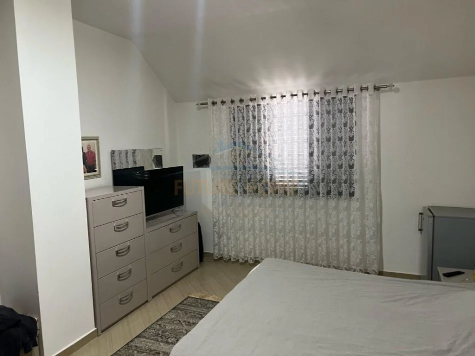Tirane, jepet me qera Vile 4 Katshe, 480 m² 3.000 € (Porcelan)