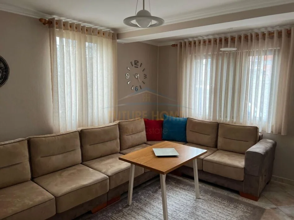 Tirane, jepet me qera Vile 4 Katshe, 480 m² 3.000 € (Porcelan)