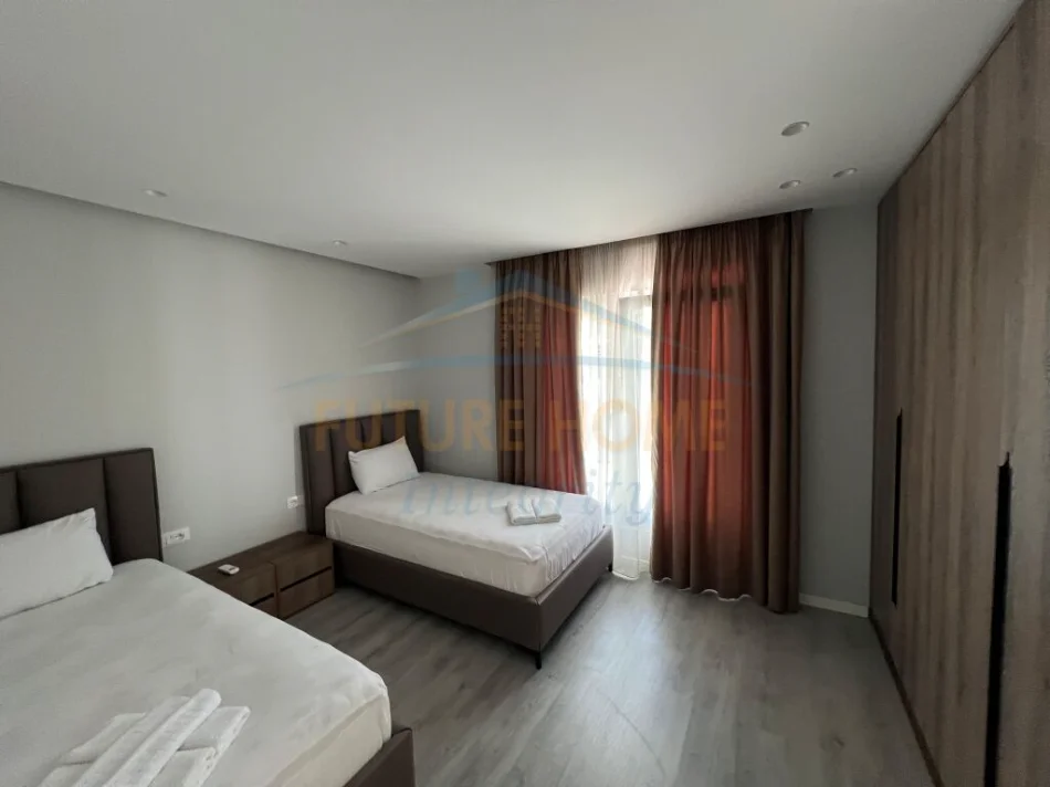 Tirane, jepet me qera apartament 2+1 Kati 1, 130 m² 1.000 € (Ambasada Turke)