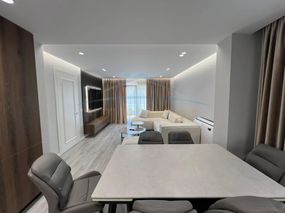 Tirane, jepet me qera apartament 2+1 Kati 1, 130 m² 1.000 € (Ambasada Turke)