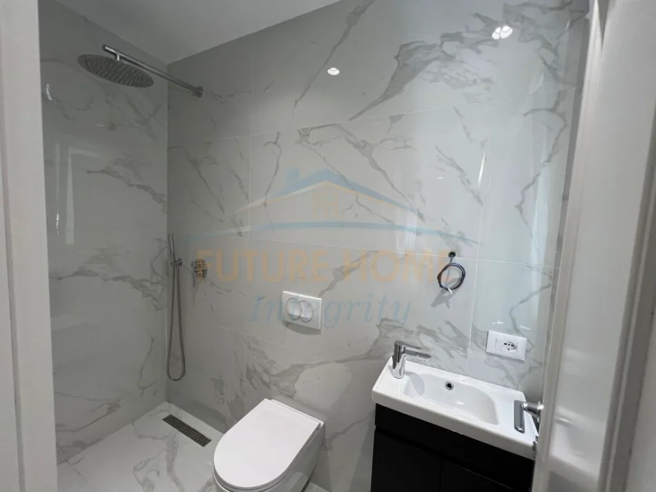Tirane, jepet me qera apartament 2+1 Kati 0, 130 m² 1.000 € (Ambasada Turke, Tiranë.)