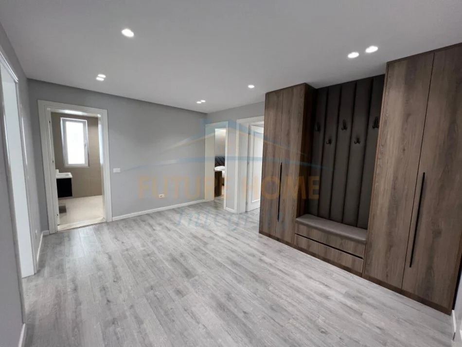 Tirane, jepet me qera apartament 2+1 Kati 0, 130 m² 1.000 € 