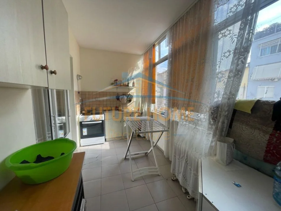 Tirane, shitet apartament 2+1 Kati 4, 93 m² 187.000 € (Vasil Shanto)