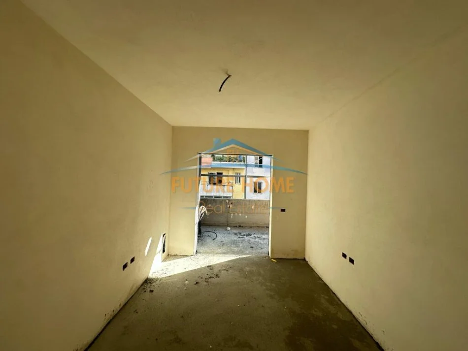 Tirane, shitet apartament 2+1+Ballkon Kati 7, 93 m² 93.080 € (Demollari 2, Kamez)