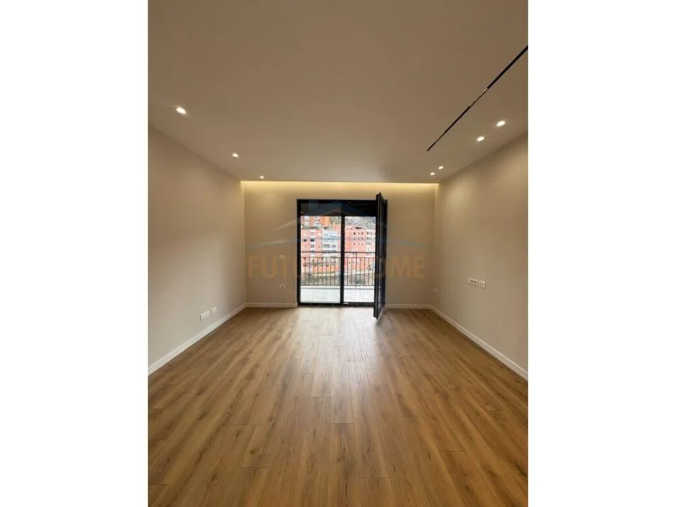 Tirane, shitet apartament 2+1+Ballkon Kati 2, 97 m² 230.000 € (Kodra e Diellit)