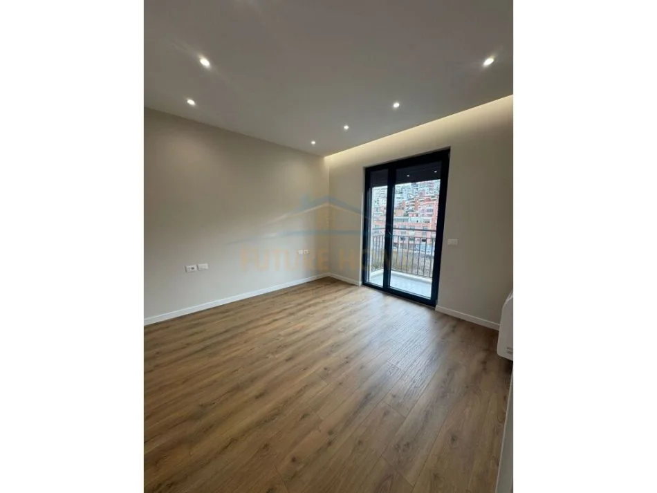 Tirane, shitet apartament 2+1+Ballkon Kati 2, 97 m² 230.000 € (Kodra e Diellit)