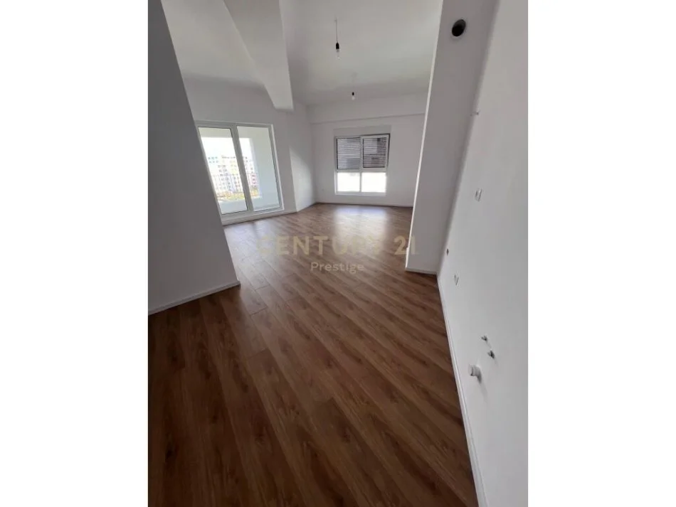 Tirane, shitet 2+1+Ballkon , 131.000 € 