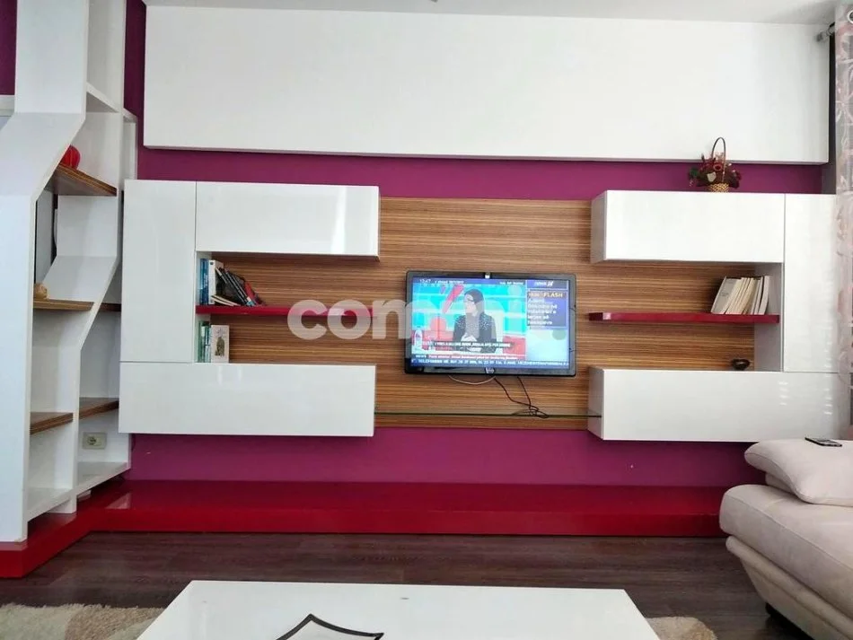 Tirane, jepet me qera apartament 2+1 ,
