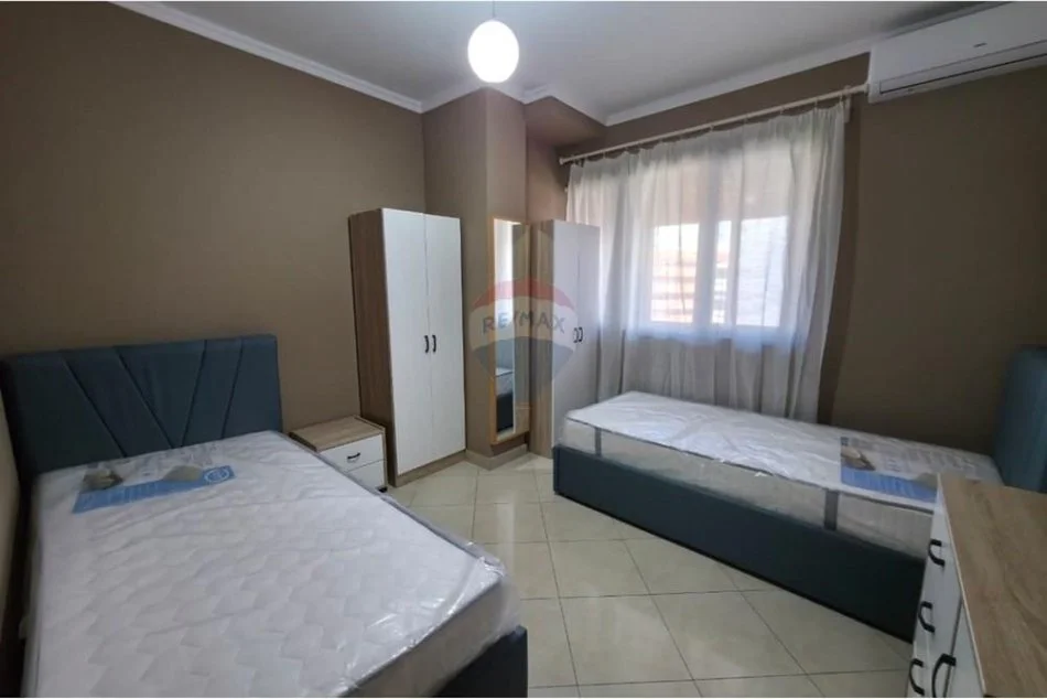 Tirane, jepet me qera apartament 2+1+Aneks+Ballkon Kati 3, 100 m² 750 € (Prane PAllatit me Shigjeta)