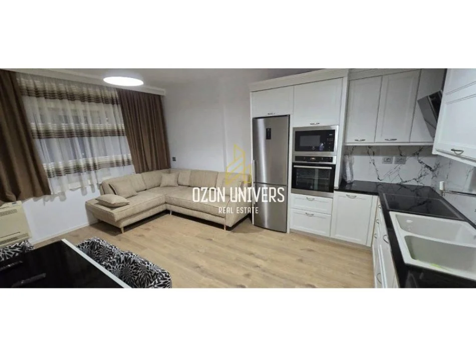 Tirane, jepet me qera apartament 1+1+Ballkon Kati 3, 65 m² 750 € (Komuna e Parisit, tek Lulishtja Tirana, Albania)