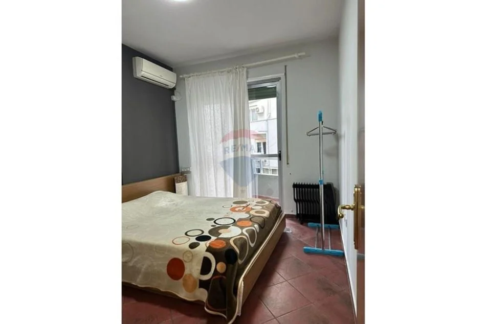 Tirane, jepet me qera apartament 1+1+Ballkon , 60 m² 620 € (Medar Shtylla)