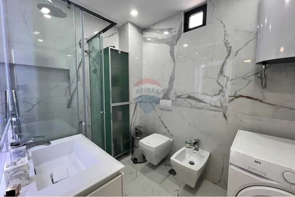 Tirane, jepet me qera apartament 2+1 , 850 € 