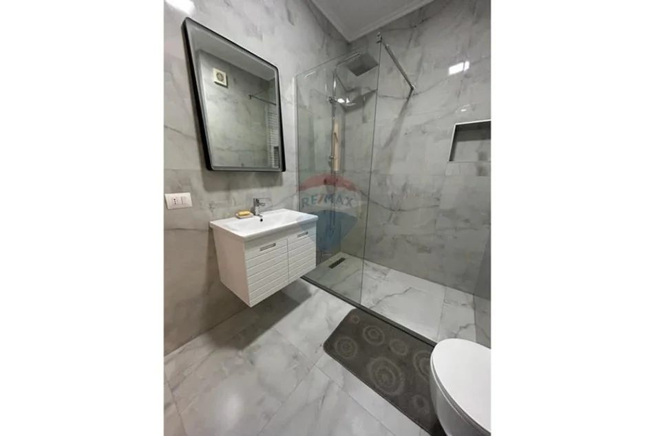 Tirane, jepet me qera apartament 2+1+Aneks+Ballkon , 95 m² 1.100 € (Rruga Tefta Tashko Koco)