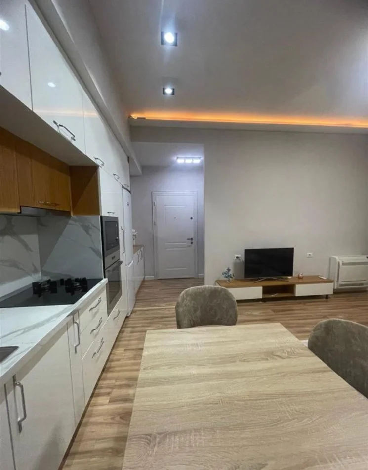 Super Apartament me qera ne qender tek pazari i Ri (600 Euro)