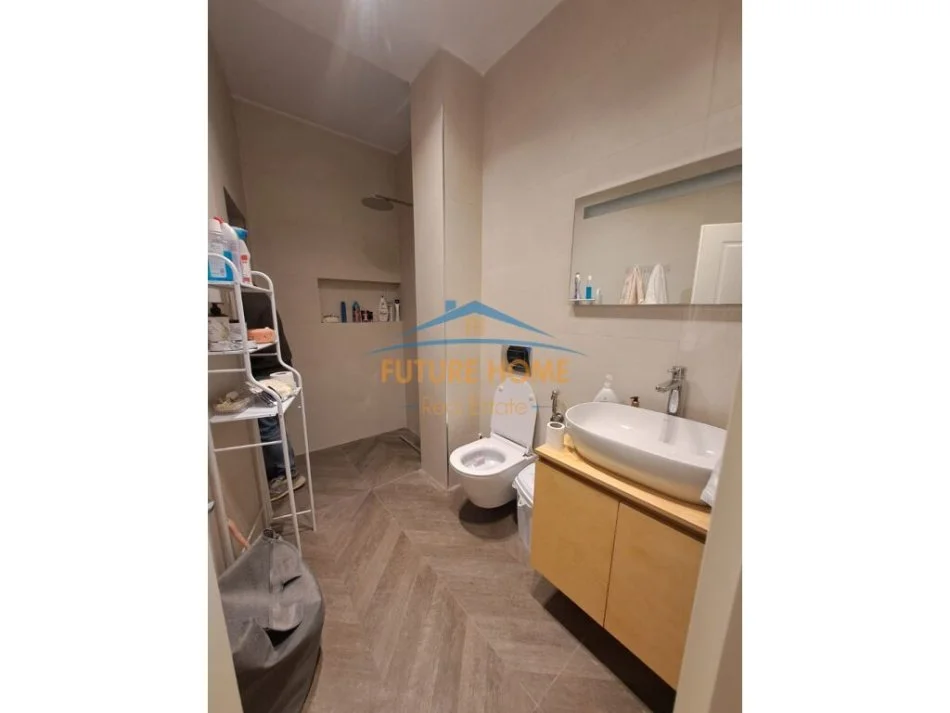 Tirane, jepet me qera garsonier 1+1 Kati 1, 40 m² 400 € (Pazari i ri)