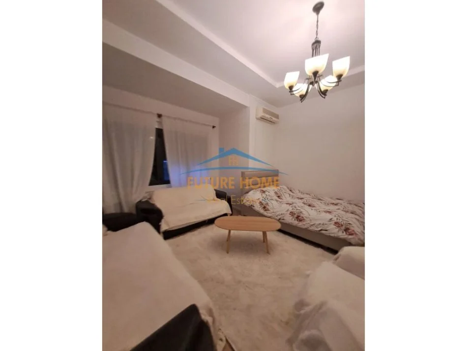 Tirane, jepet me qera garsonier 1+1 Kati 1, 40 m² 400 € (Pazari i ri)