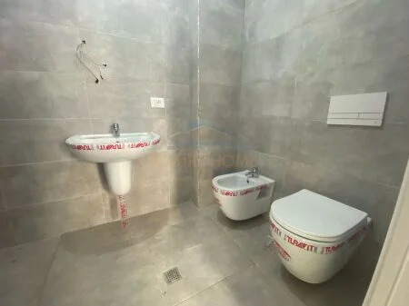 Tirane, shitet apartament 2+1+Post Parkimi Kati 6, 104 m² 128000 € (Univers City, QTU. AREA49268)