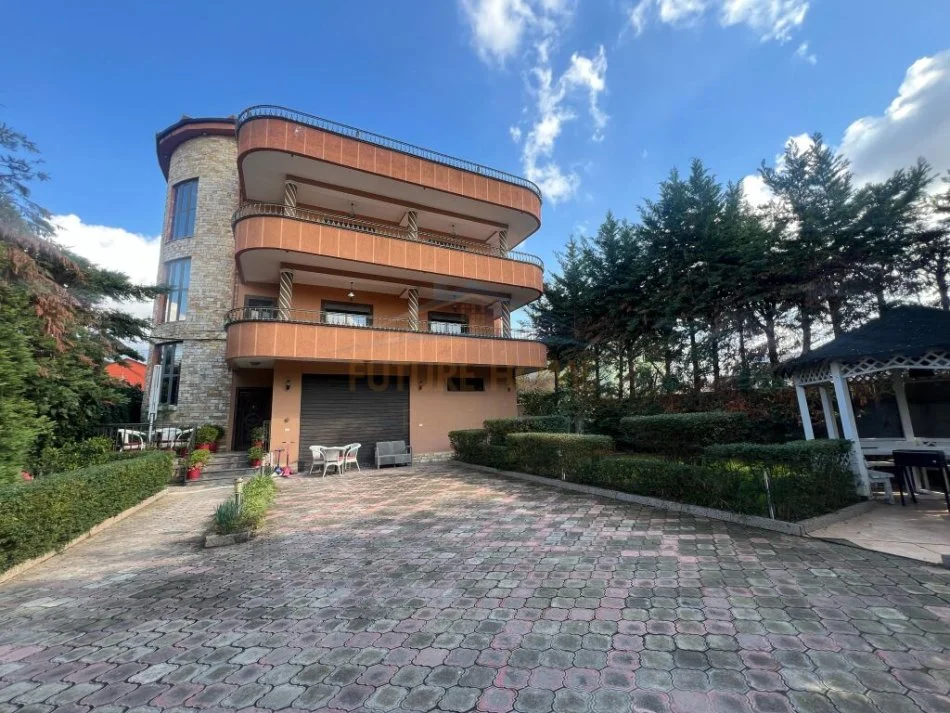 Tirane, jepet me qera Vile 4 Katshe , 841 m² 4500 € (Rruga Besim Fagu)