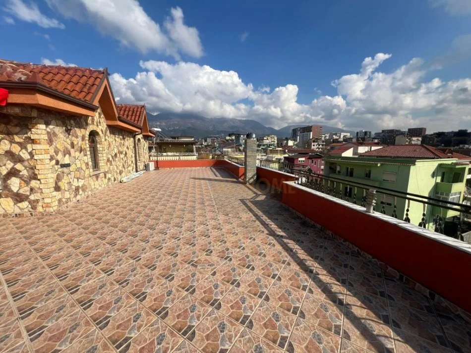 Tirane, jepet me qera Vile 4 Katshe , 841 m² 4500 € (Rruga Besim Fagu)