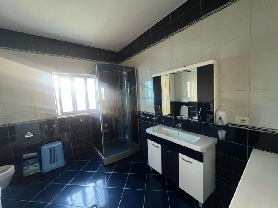 Tirane, jepet me qera Vile 4 Katshe , 841 m² 4500 € (Rruga Besim Fagu)