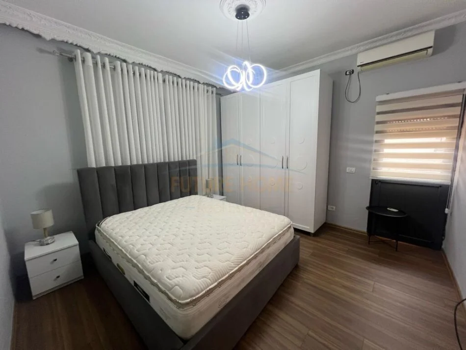 Tirane, jepet me qera Vile 4 Katshe , 841 m² 4500 € (Rruga Besim Fagu)