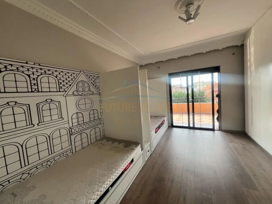 Tirane, jepet me qera Vile 4 Katshe , 841 m² 4500 € (Rruga Besim Fagu)