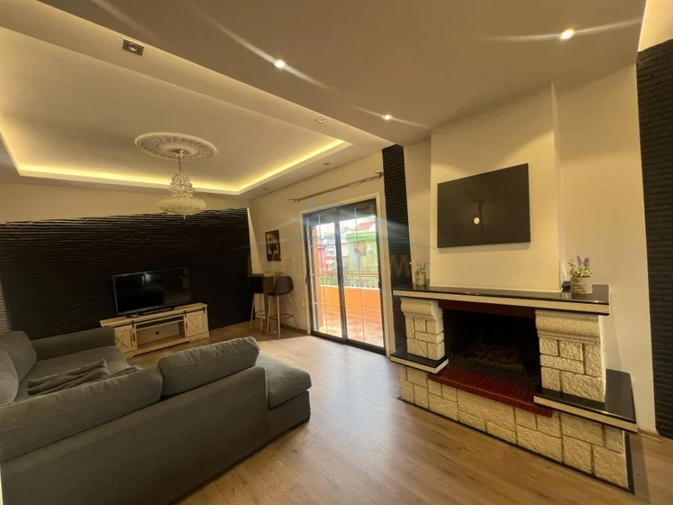 Tirane, jepet me qera Vile 4 Katshe , 841 m² 4500 € (Rruga Besim Fagu)