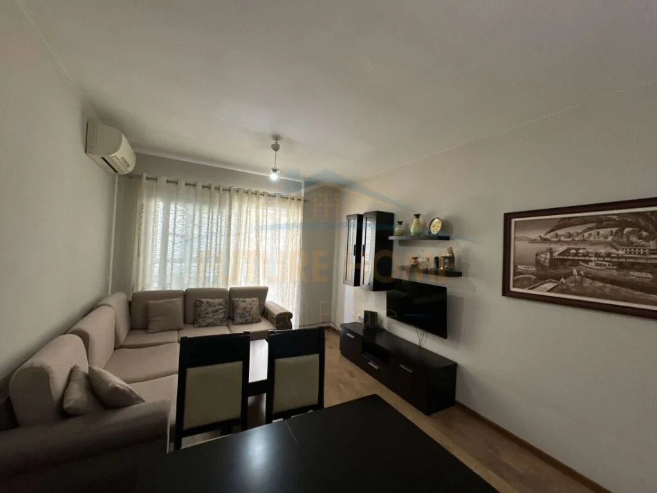 Tirane, jepet me qera apartament 2+1 Kati 6, 110 m² 450 € (Yzberisht)