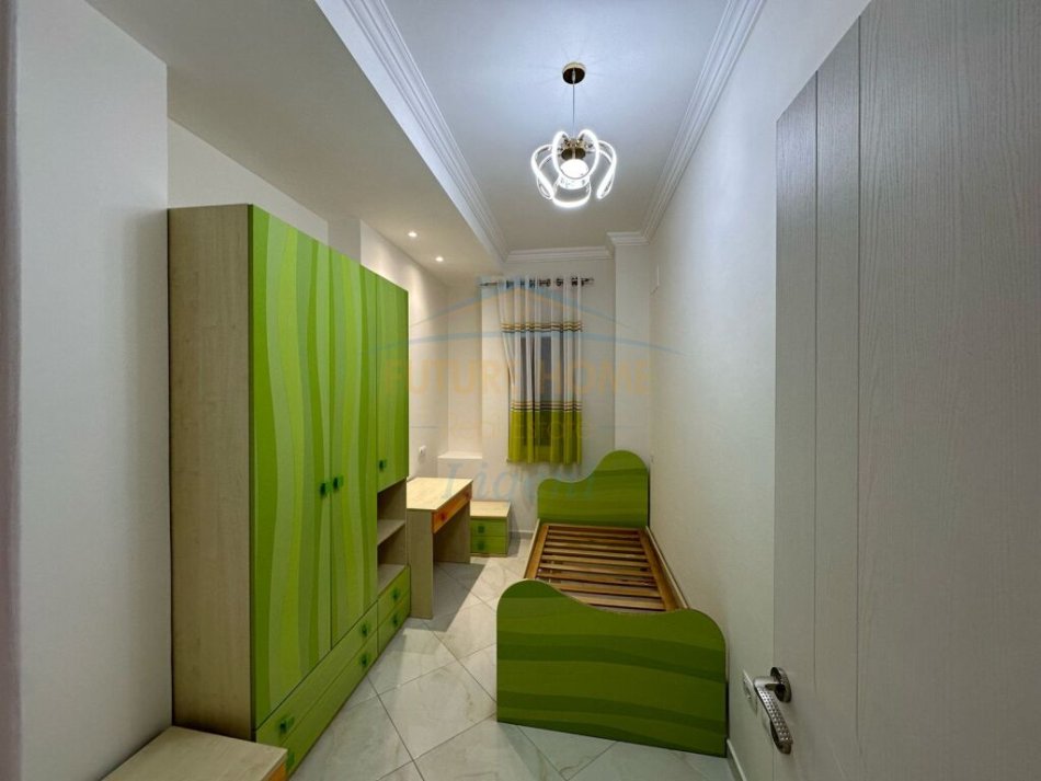 Tirane, shitet apartament 3+1 Kati 3, 113 m² 227.000 € (Liqeni i thate)