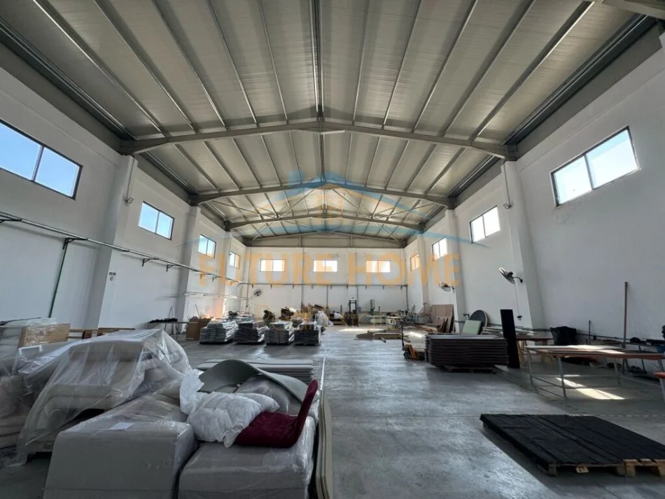 Tirane, jepet me qera magazine Kati 0, 715 m² 3.000 € (AUTOSTRADA TIRANE DURRES)