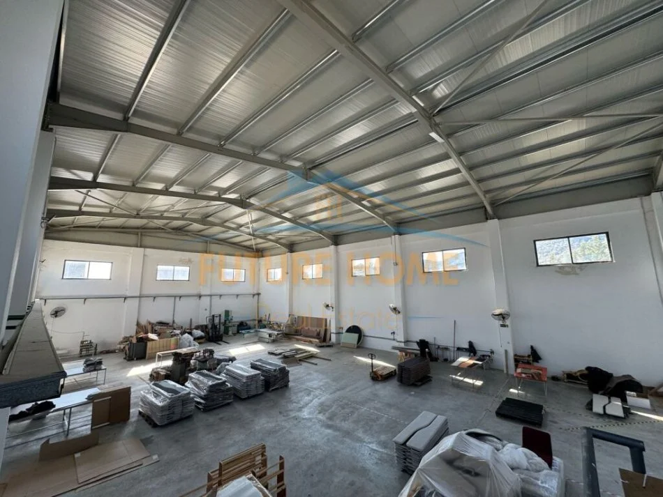 Tirane, jepet me qera magazine Kati 0, 715 m² 3.000 € (AUTOSTRADA TIRANE DURRES)