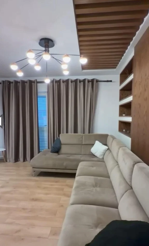 Tirane, jepet me qera apartament 3+1/ 2 poste parkimi  Kati 5, 108 m² 1.100 € (Fresku)