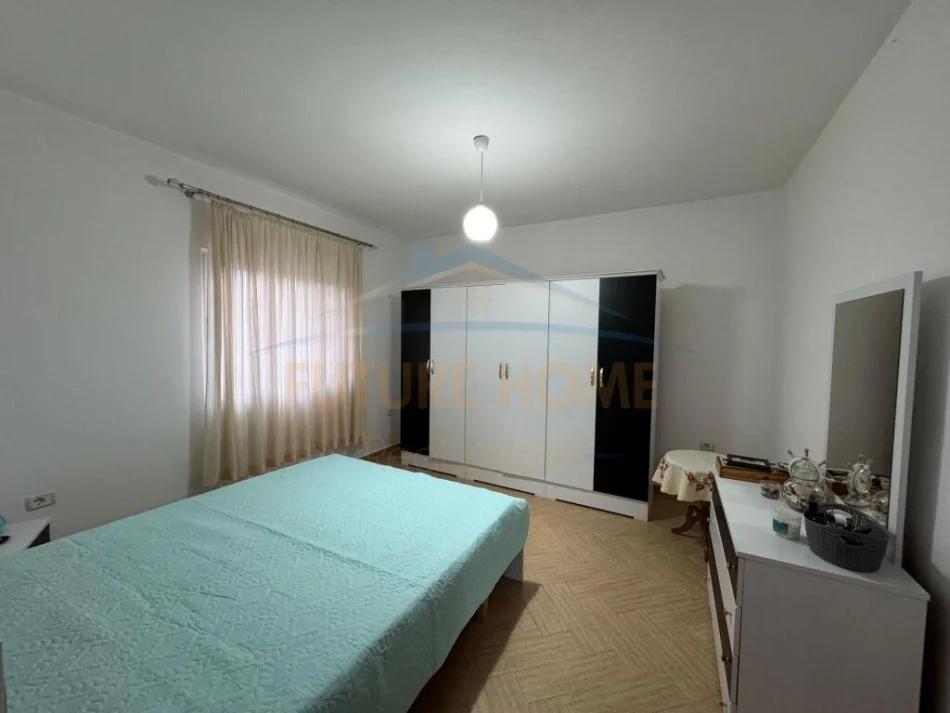 Durres, jepet me qera apartament 2+1 Kati 1, 92 m² 450 € (stacioni i pare plazh)